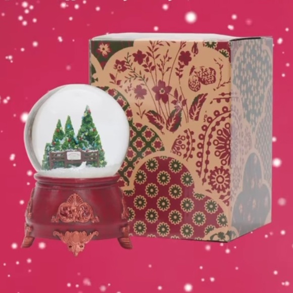 NEW Taylor Swift Snow Globe Christmas Tree Farm - Picture 8 of 14